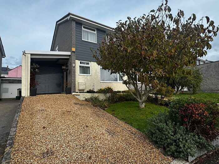 3 Bedroom Semi-Detached House For Sale In Howard Close, Saltash, PL12