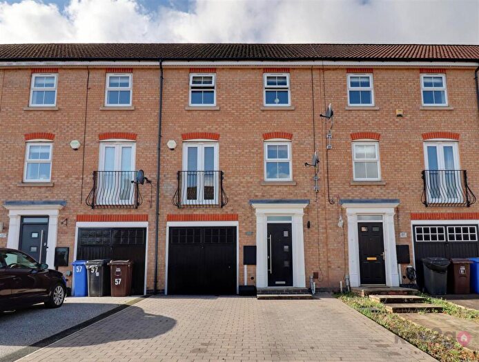 3 Bedroom Terraced House For Sale In Oxclose Park Rise, Halfway, Sheffield, S20