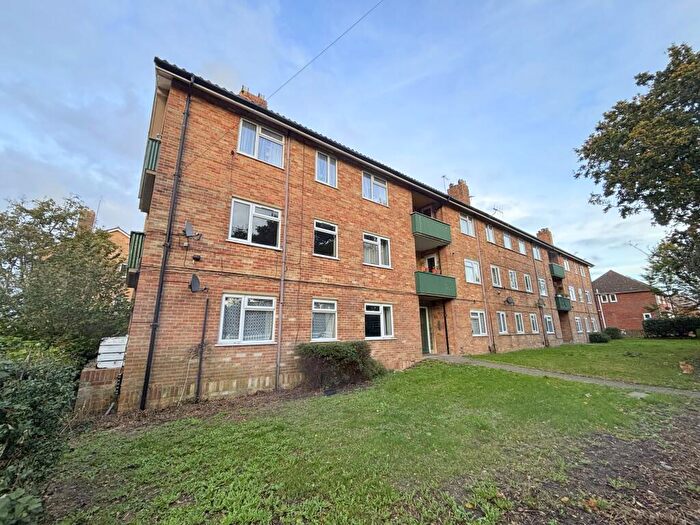 2 Bedroom Flat For Sale In Flat A, Western Avenue, Bournemouth, BH10