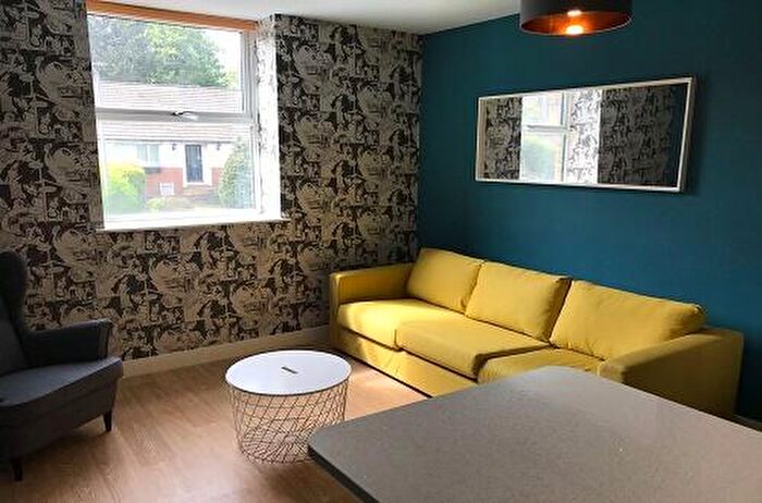 2 Bedroom Apartment To Rent In Newsome Road, Huddersfield, HD4