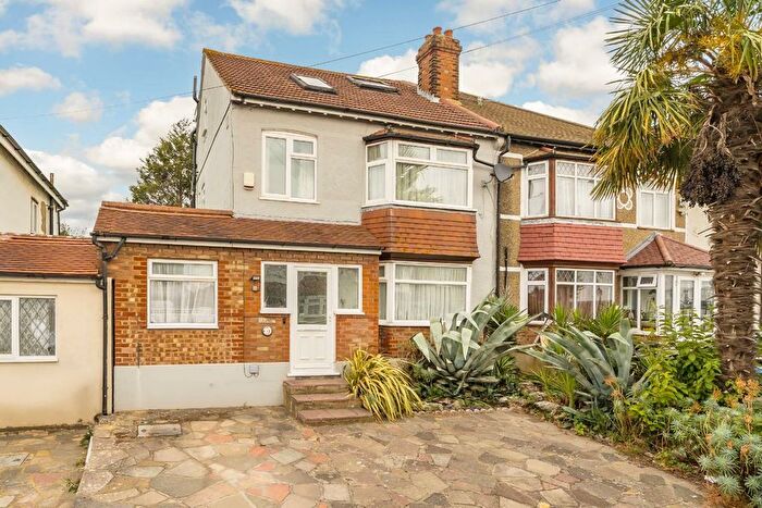 4 Bedroom Semi-Detached House For Sale In Georgia Road, Thornton Heath, CR7