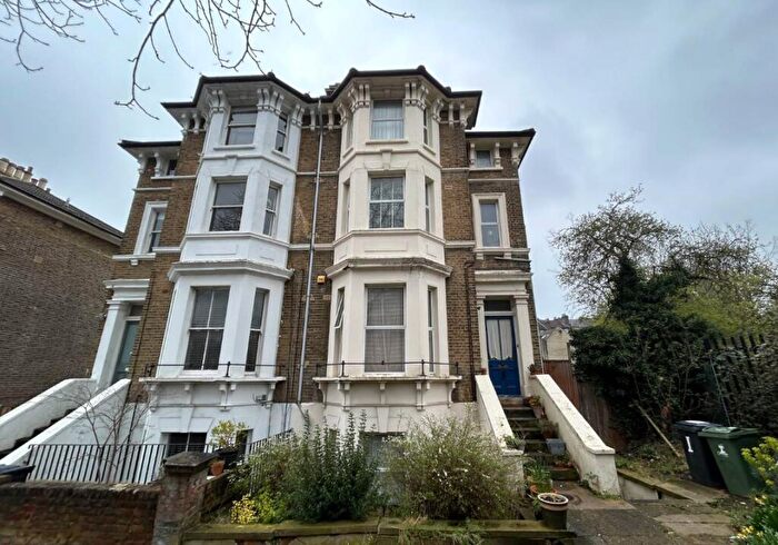 3 Bedroom Flat For Sale In Bloom Grove, Lambeth, London, SE27