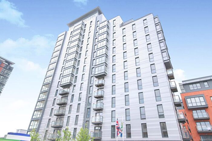 2 Bedroom Flat To Rent In Furnished + Parking, Lexington Appts, Slough, SL2