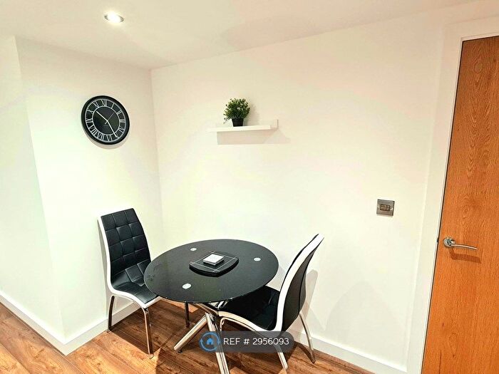 1 Bedroom Flat To Rent In Crossbank House, Salford, M7