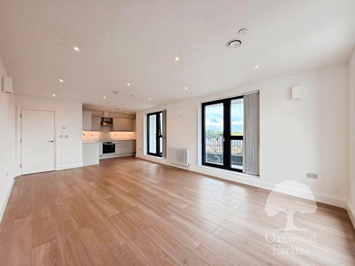 3 Bedroom Apartment To Rent In High Street, Slough, SL1