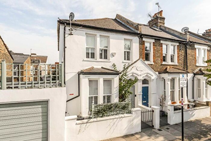 3 Bedroom House For Sale In Inworth Street, Battersea, SW11