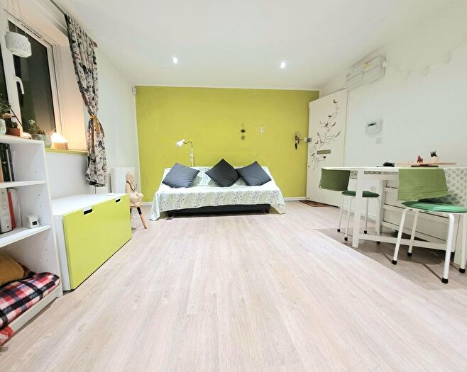 Studio To Rent In King Georges Avenue, Watford, WD18
