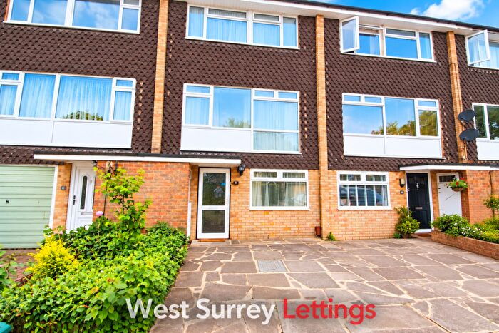 4 Bedroom Town House To Rent In Pinewood Park, New Haw, KT15