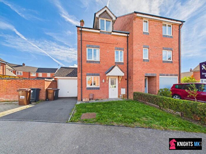 3 Bedroom Semi-Detached House To Rent In Osbourne Close, Corby, NN18