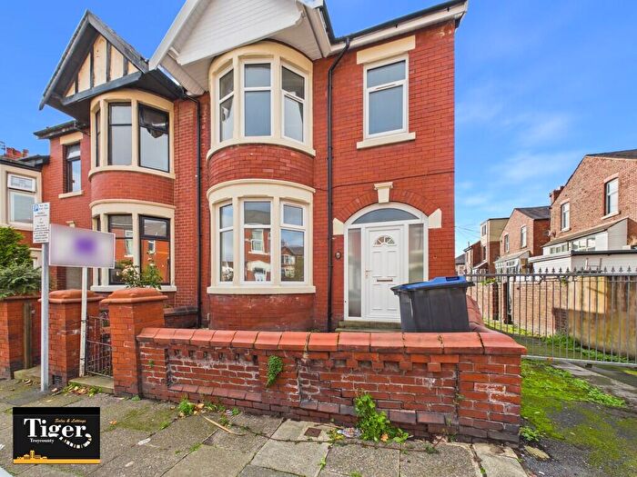 4 Bedroom End Of Terrace House For Sale In Elm Avenue, Blackpool, FY3