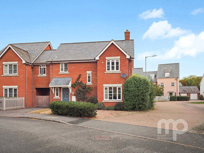 4 Bedroom Link Detached House For Sale In Pelargonium Drive, Family Home With Potential – Ideal For A Growing Family, Wymondham, Norfolk, NR18
