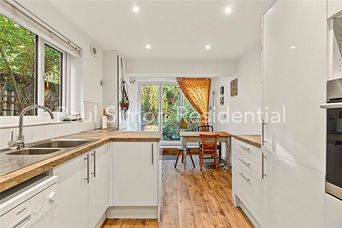 1 Bedroom Flat For Sale In Wightman Road, London, N8