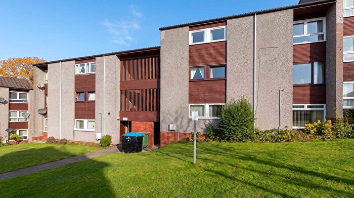 2 Bedroom Flat For Sale In Potterhill Gardens, Perth, PH2