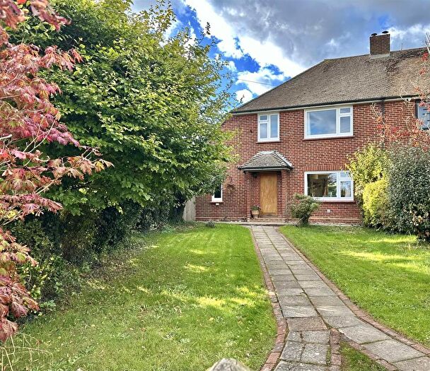 3 Bedroom Property For Sale In Grove Road, Wickhambreaux, Canterbury, CT3