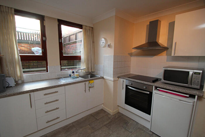 3 Bedroom House To Rent In Brudenell Avenue, Leeds, LS6