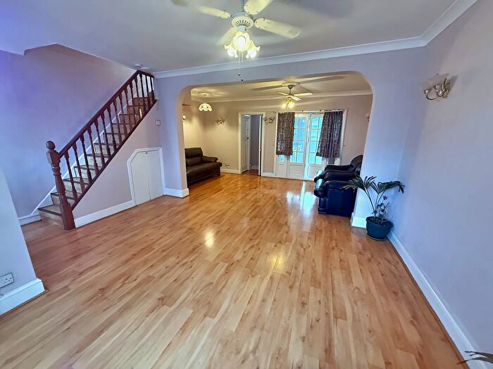 3 Bedroom Terraced House To Rent In Lynton Road, Harrow, HA2