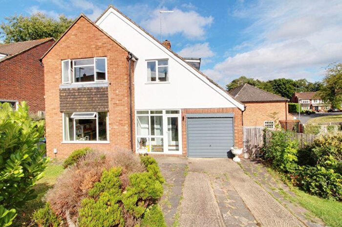 3 Bedroom Detached House For Sale In Brookside Crescent, Cuffley, EN6