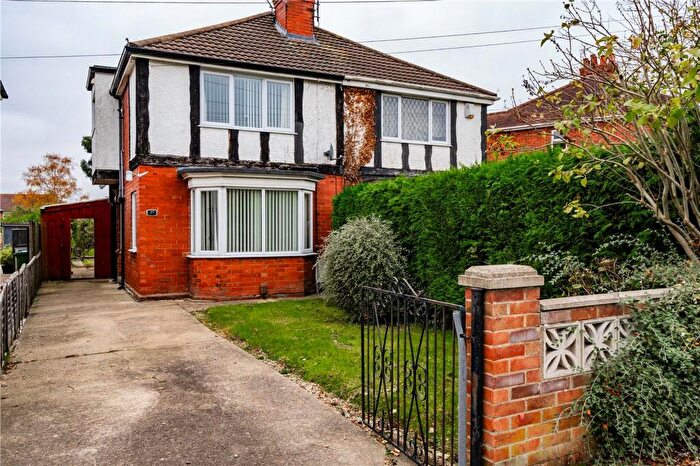 2 Bedroom Semi-Detached House For Sale In Grantham Avenue, Grimsby, DN33
