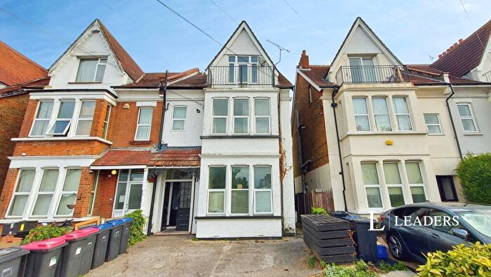 1 Bedroom Flat To Rent In Genesta Road, Westcliff-on-Sea, Essex, SS0