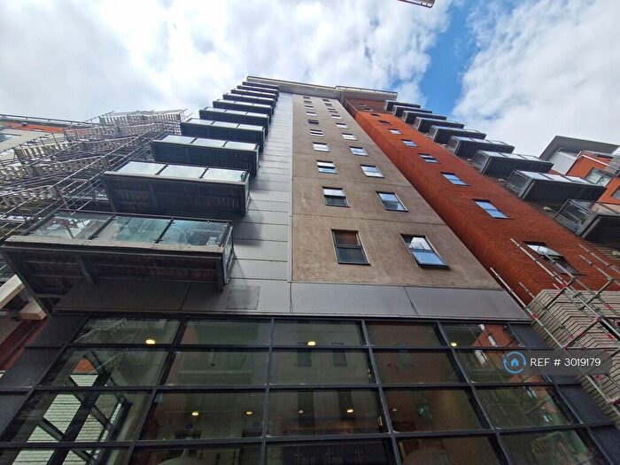 2 Bedroom Flat To Rent In Barton Place, Manchester, M4