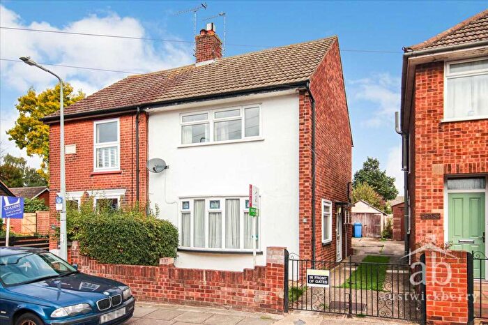3 Bedroom Semi-Detached House For Sale In Hutland Road, Ipswich, IP4