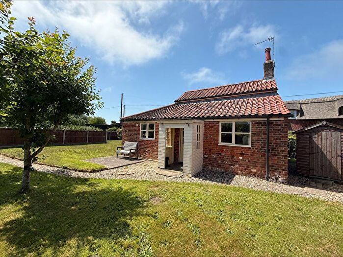 2 Bedroom Detached House For Sale In Church Road, Potter Heigham, NR29