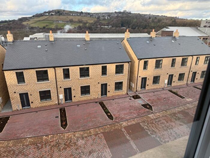 4 Bedroom Semi-Detached House To Rent In Corn Mill Court, High Peak, Derbyshire, SK22