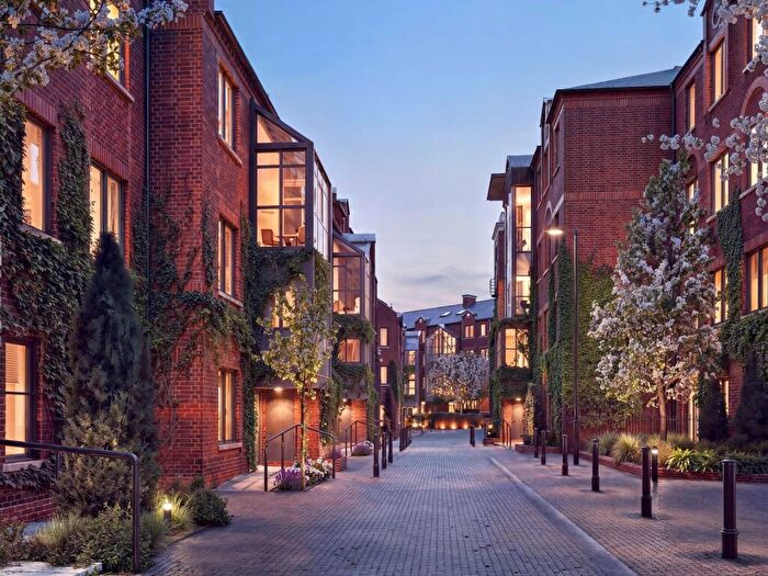 2 Bedroom Apartment For Sale In Angel Village, City Road, London, EC1V