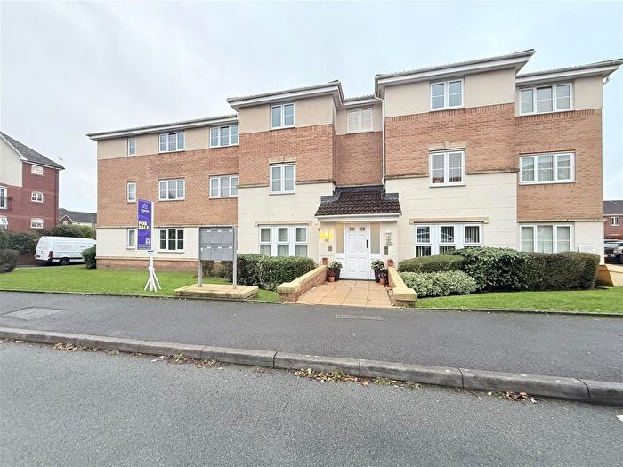 2 Bedroom Flat For Sale In Chestnut Grove, Hyde, SK14