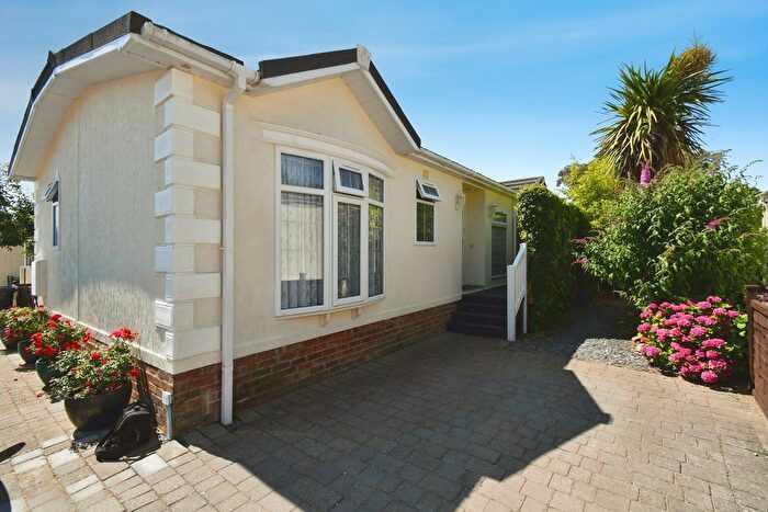 2 Bedroom Mobile/park Home For Sale In Lower Dunsforth, York, YO26