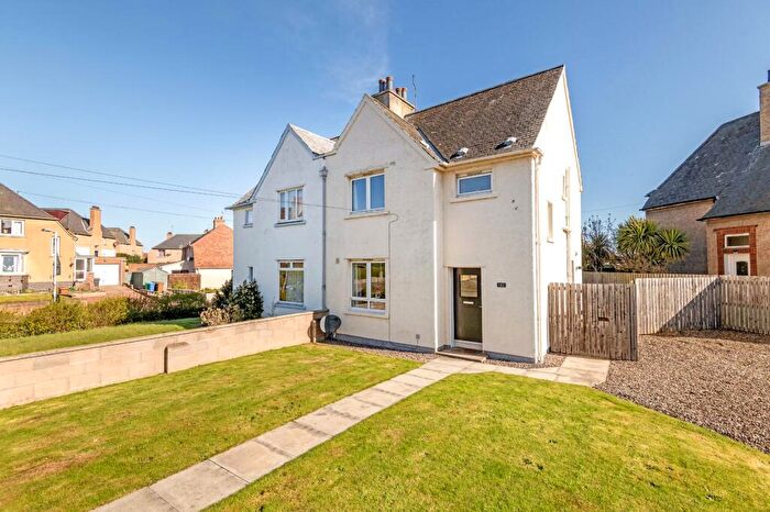 3 Bedroom Semi-Detached House For Sale In Lamond Drive, St. Andrews, Fife, KY16