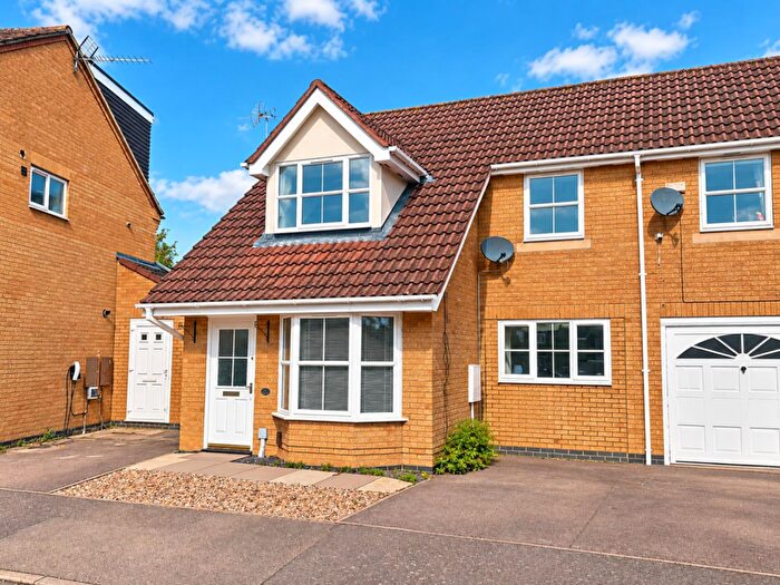 4 Bedroom Semi-Detached House For Sale In Aldwell Close, Wootton Fields, Northampton, NN4