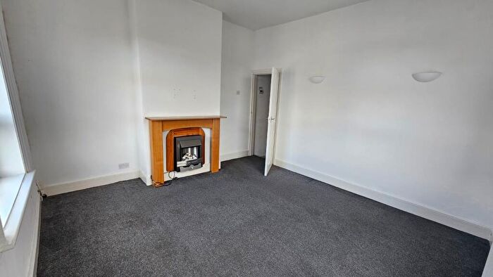 1 Bedroom Flat To Rent In First Floor Flat, Barrs Street, Oldbury, Sandwell, B68