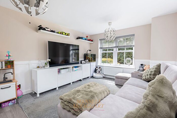 2 Bedroom Flat For Sale In Webber Street, Sandpiper House, RH6