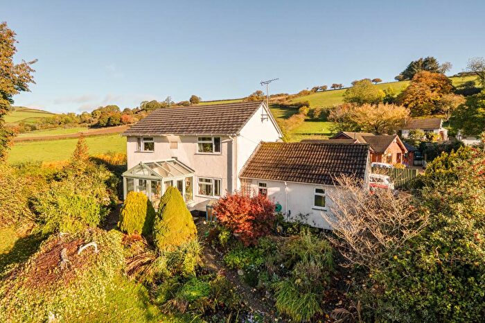3 Bedroom Detached House For Sale In Penybont Road, Whitton, LD7