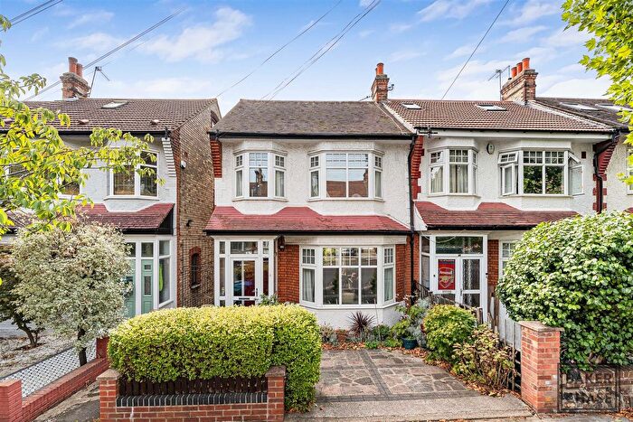 3 Bedroom End Of Terrace House For Sale In Hawthorn Avenue, Palmers Green, London, N13