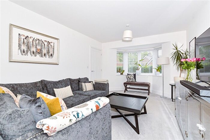 4 Bedroom Detached House For Sale In Galpin Court, Maidstone, Kent, ME18