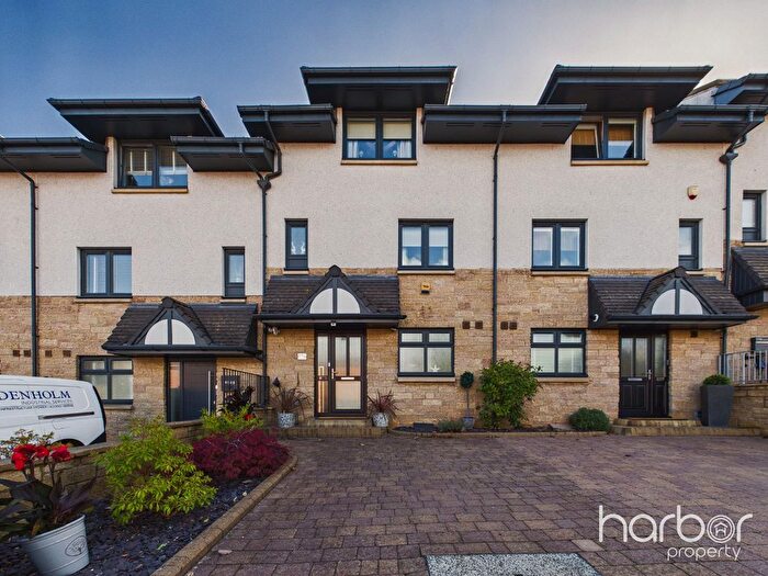 3 Bedroom Town House For Sale In Montrose Crescent, Hamilton, South Lanarkshire, ML3