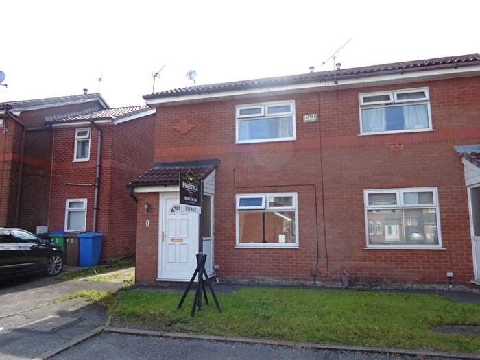 2 Bedroom Semi-Detached House For Sale In Clover View, Belfield, OL16