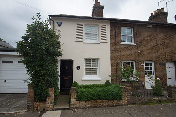 2 Bedroom End Of Terrace House To Rent In Church Road, Watford, WD17