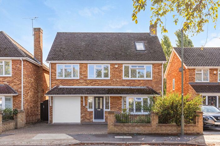 5 Bedroom Detached House For Sale In Bramwell Close, Sunbury-On-Thames, TW16