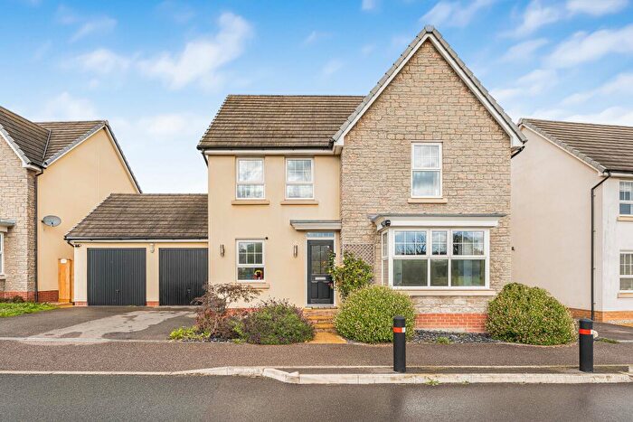 4 Bedroom Detached House For Sale In Dartmoor Way, Cullompton, EX15