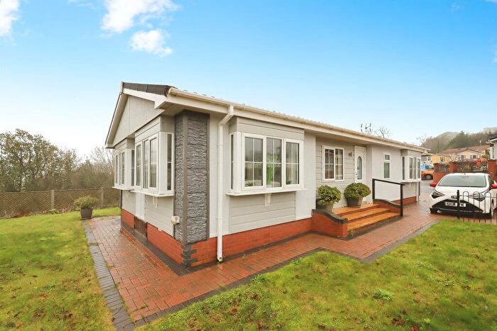 2 Bedroom Park Home For Sale In Earls Ditton Lane, Hopton Wafers, Kidderminster, DY14