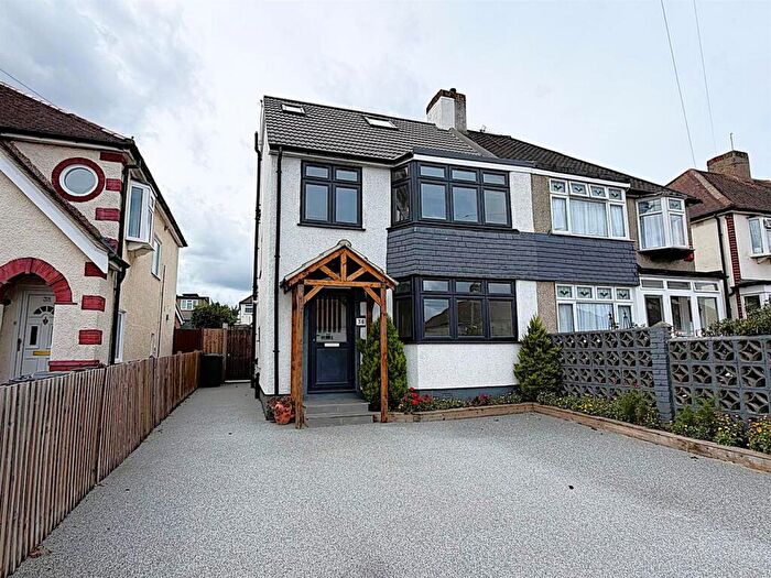 4 Bedroom Semi-Detached House For Sale In Ashen Drive, Dartford, DA1