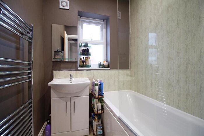 3 Bedroom End Of Terrace House To Rent In Bass Street, Dukinfield, SK16