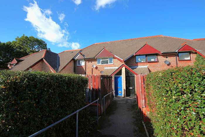 2 Bedroom Flat For Sale In St. Catherines View, Hedge End, SO30