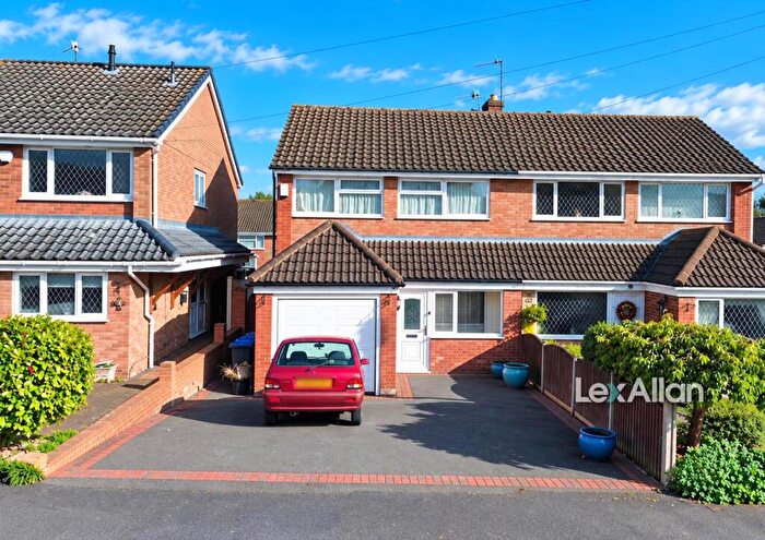 3 Bedroom Semi-Detached House For Sale In Brecon Drive, Stourbridge, DY8