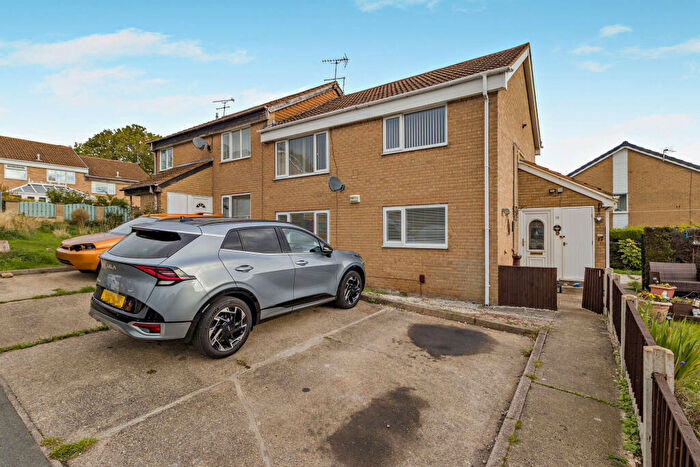 2 Bedroom Flat For Sale In Westcroft Grove, Sheffield, S20