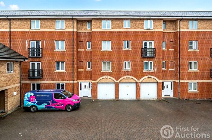2 Bedroom Flat For Sale In Saltash Road, Swindon, SN2