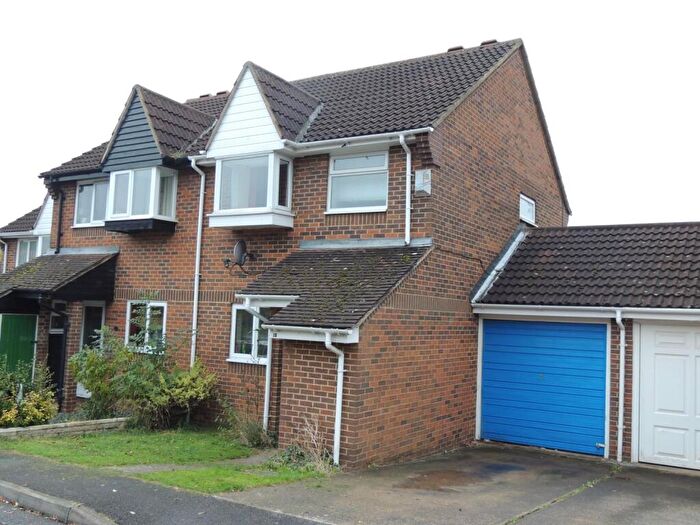 3 Bedroom Semi-Detached House To Rent In Grizedale, Heelands, MK13